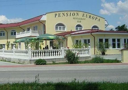 Penzion Europa Diakovce Bagian luar foto