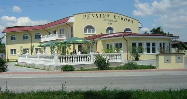 Penzion Europa Diakovce Bagian luar foto