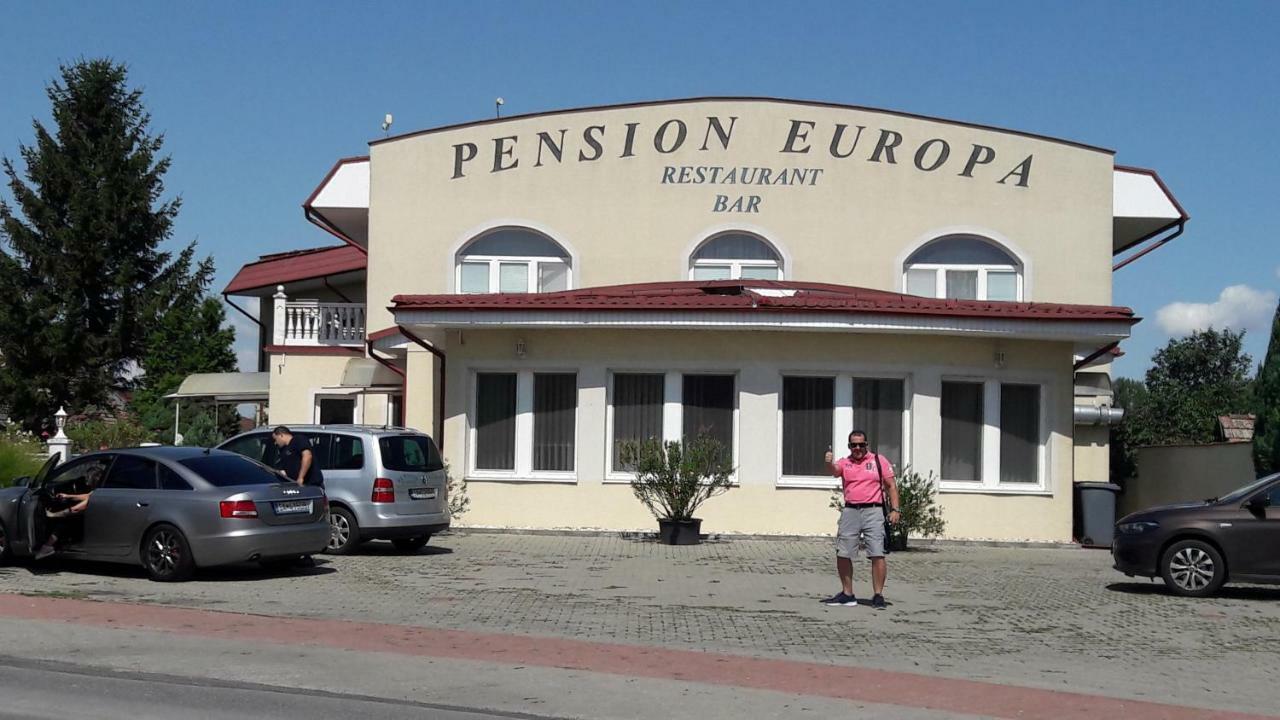 Penzion Europa Diakovce Bagian luar foto
