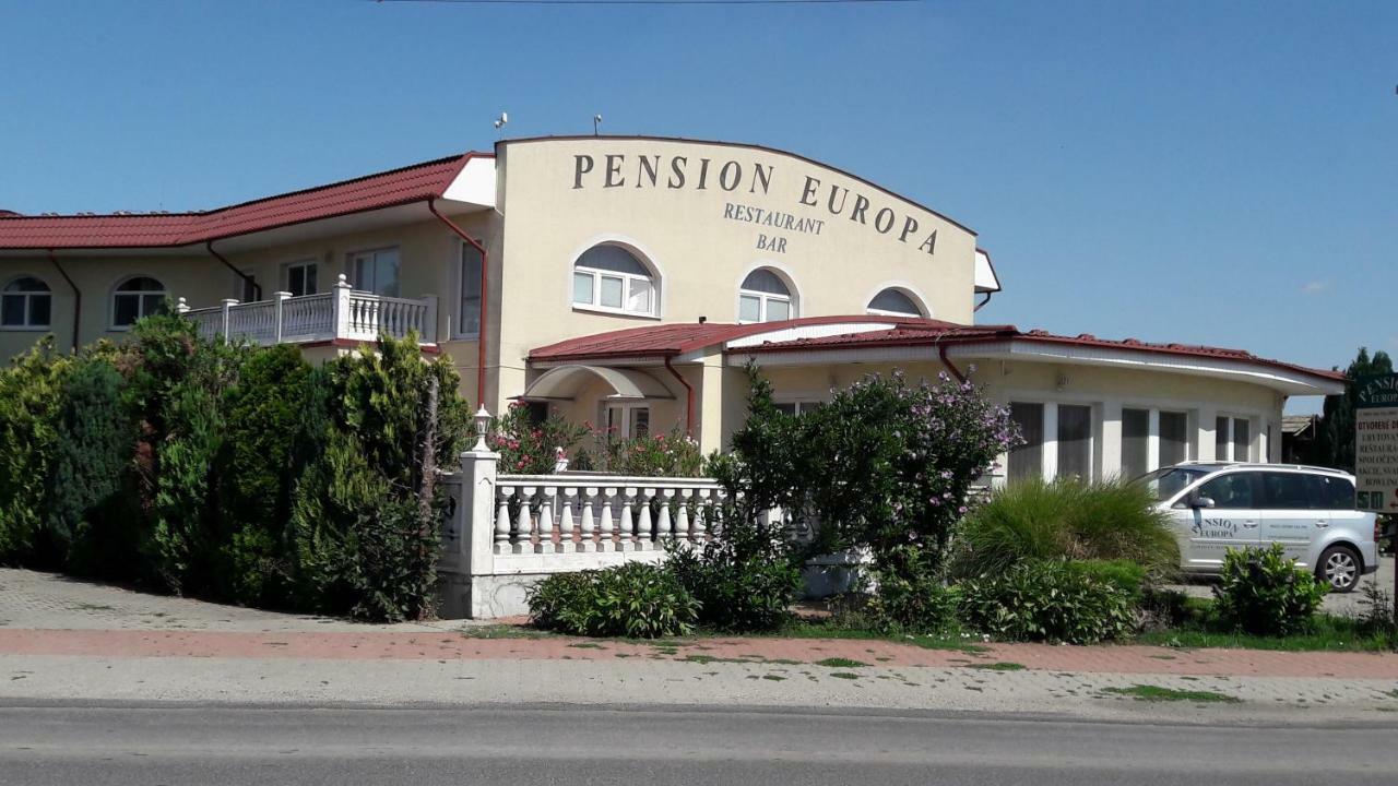 Penzion Europa Diakovce Bagian luar foto