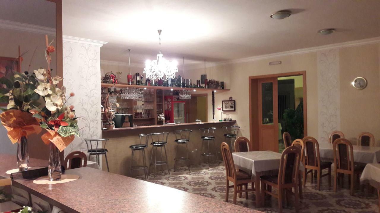 Penzion Europa Diakovce Bagian luar foto