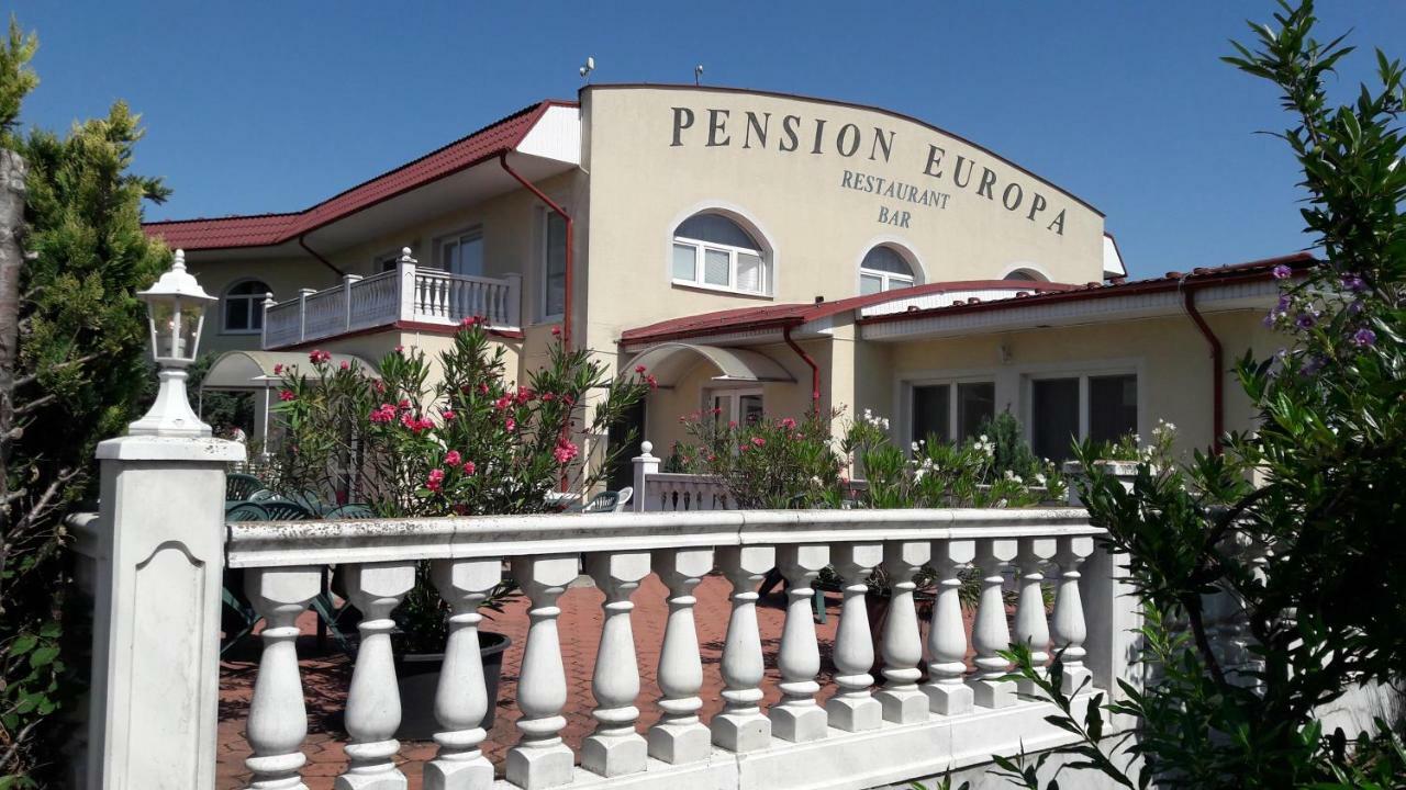 Penzion Europa Diakovce Bagian luar foto